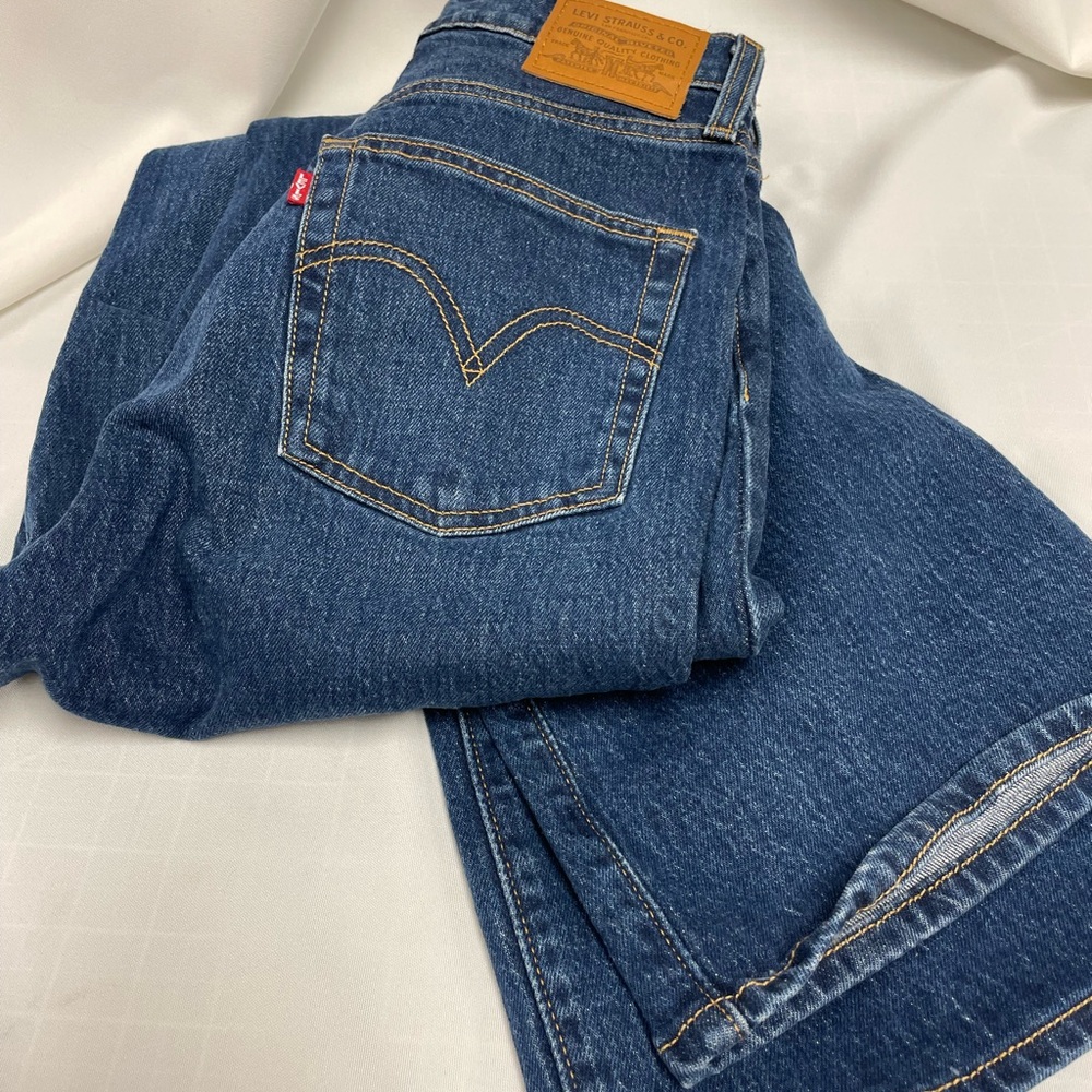 Levi’s Ribcage jeans